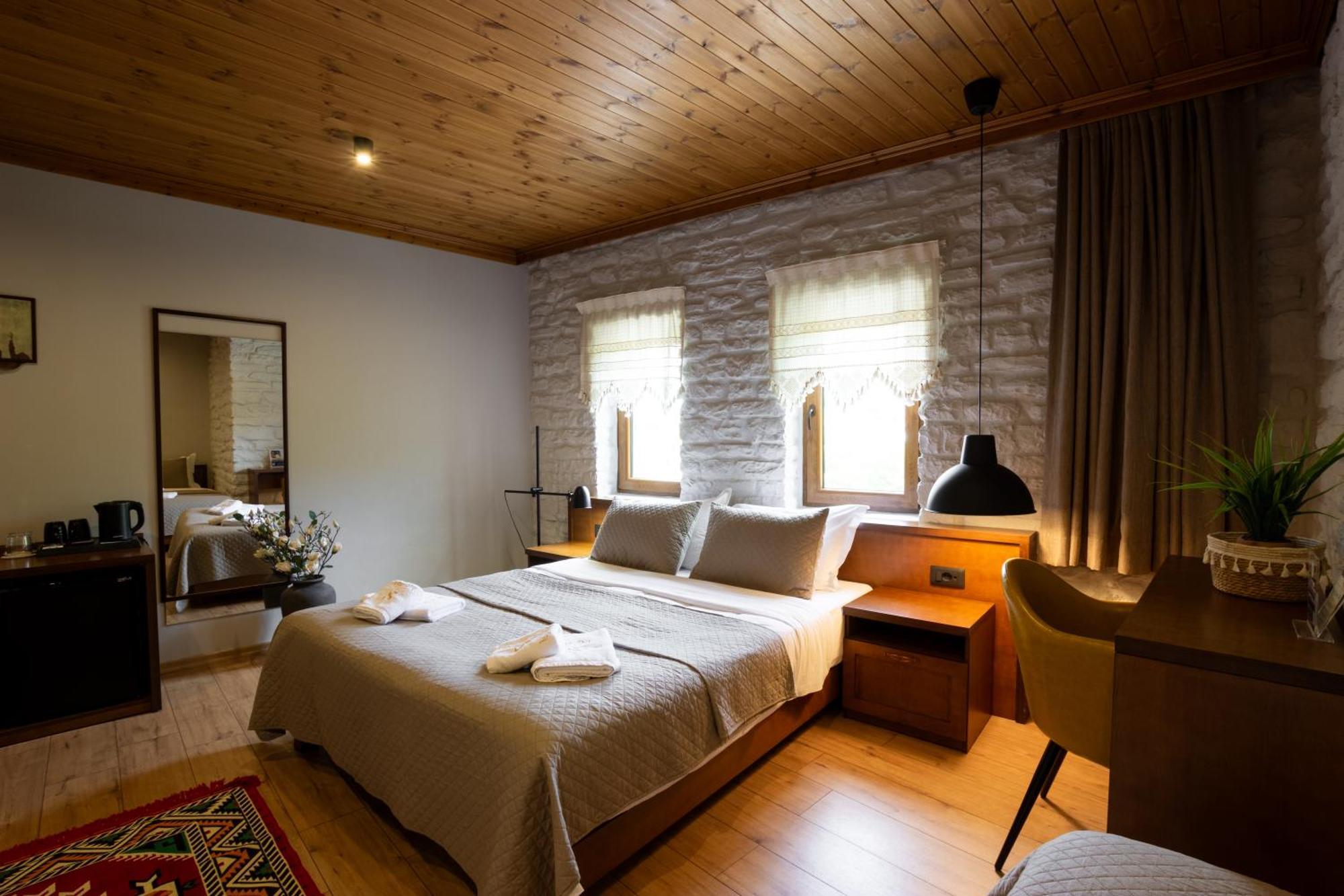 The Stone Sky Hotel ジロカストラ エクステリア 写真